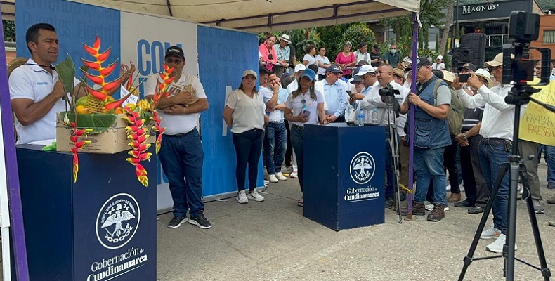 Gobernador Rey anuncia construcción de viviendas de interés prioritario en la provincia de Gualivá