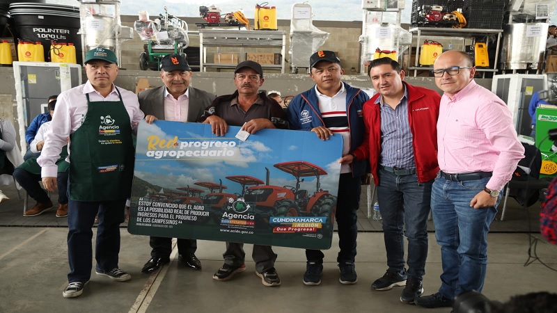 Asociaciones de productores de Sabana Centro y Occidente recibieron tarjetas de la Red de Progreso Agropecuario y dotaciones para las JAC 