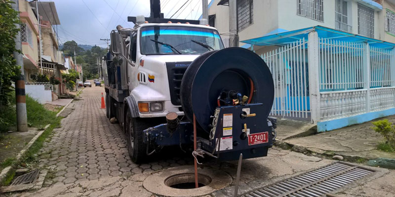 Camiones de presión y succión tipo Váctor atendieron emergencias en Fusagasugá y Silvania















