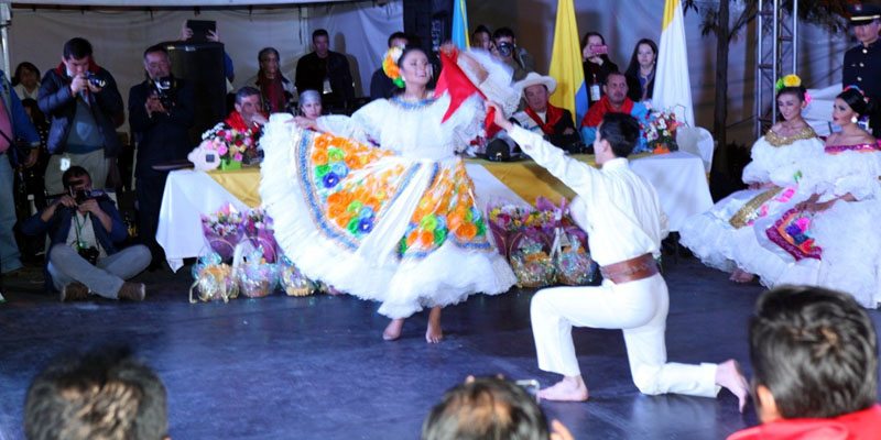 Bojacá de fiesta con el Reinado departamental del bambuco y el Festival nacional de danzas

























