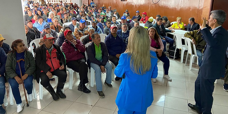 Lotería de Cundinamarca adelantó multitudinaria reunión con loteros de la capital

