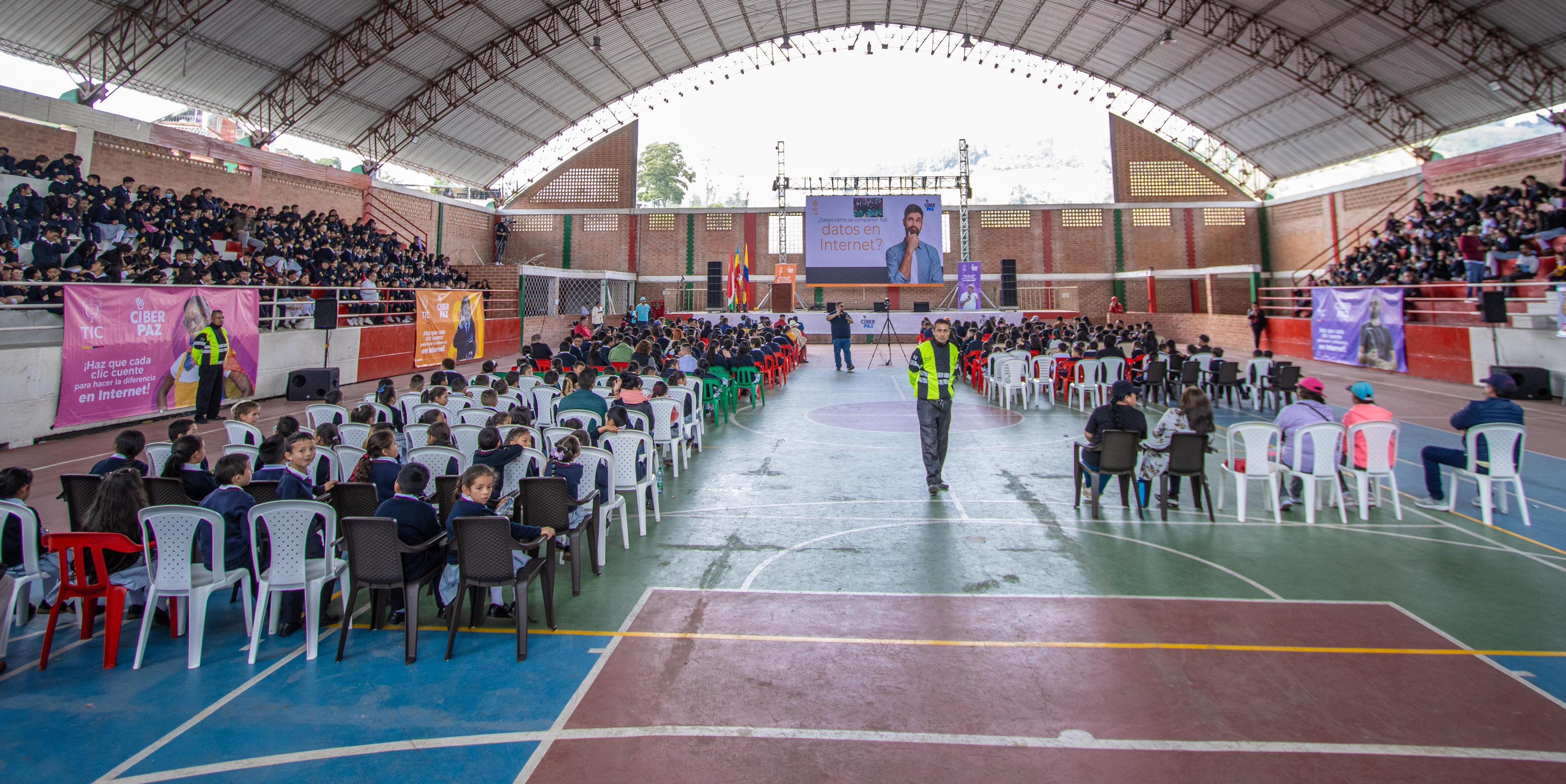 CiberPaz llegó hasta el municipio de Une

