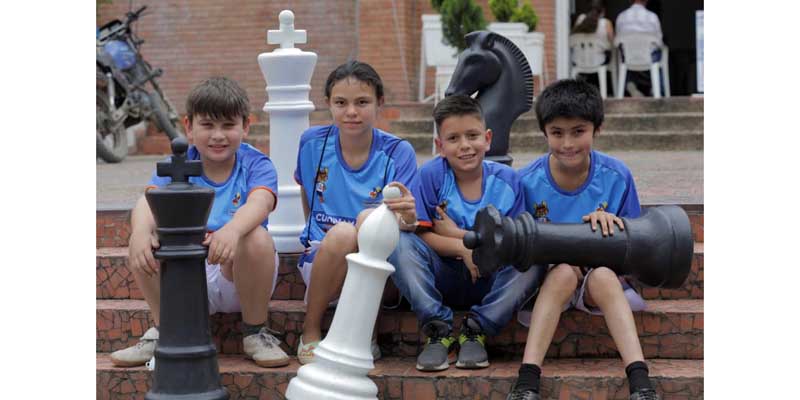 Niños de Pandi y Venecia unidos en jornada de ajedrez
