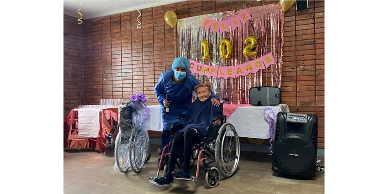Conchita cumplió 102 años y la Beneficencia de Cundinamarca celebró con ella


