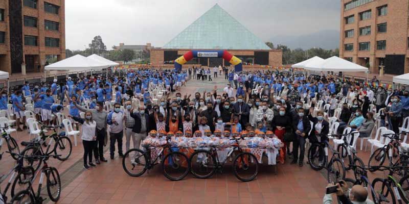 Más de 2.000 bicicletas para niños y jóvenes de las escuelas de formación deportiva