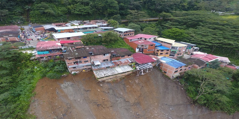 Gobernación de Cundinamarca envía helicóptero con ayuda a familias de Guayabetal
