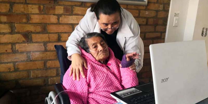 Herramientas TIC permiten la comunicación entre usuarios de la Beneficencia de Cundinamarca y sus familiares

