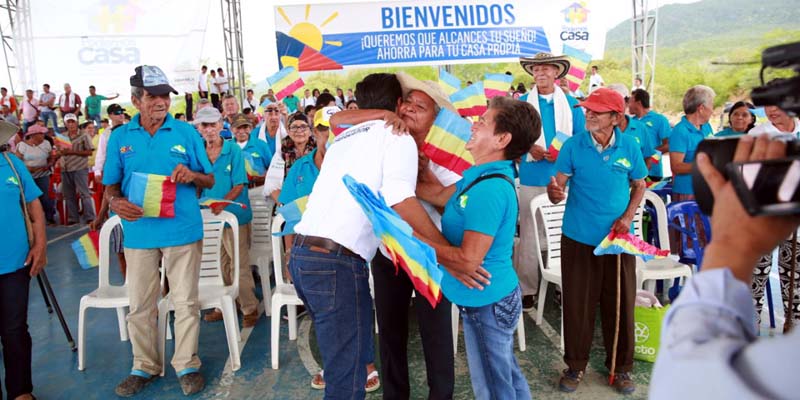 Trescientos ochenta familias en Beltrán y Guataquí cumplirán su sueño de tener casa propia















































