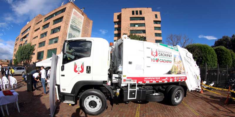 Cundinamarca entrega vehículos compactadores a Fusagasugá y Cachipay