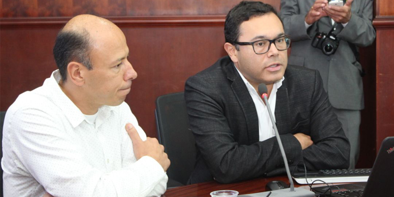 Se entregan 28 nuevas megazonas wifi en Cundinamarca 




































