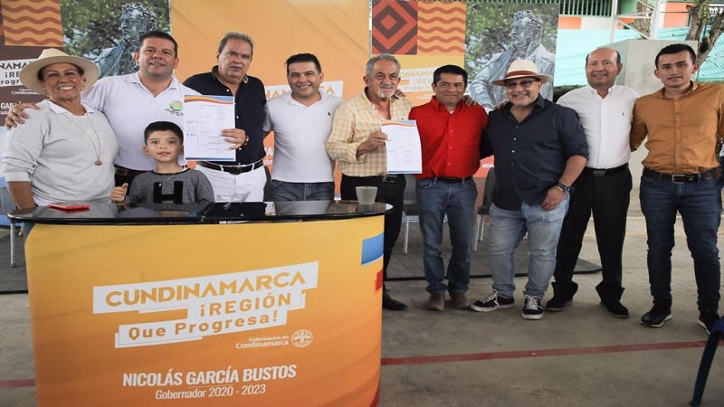 Gobernador de Cundinamarca hizo entrega de obras para Vianí

