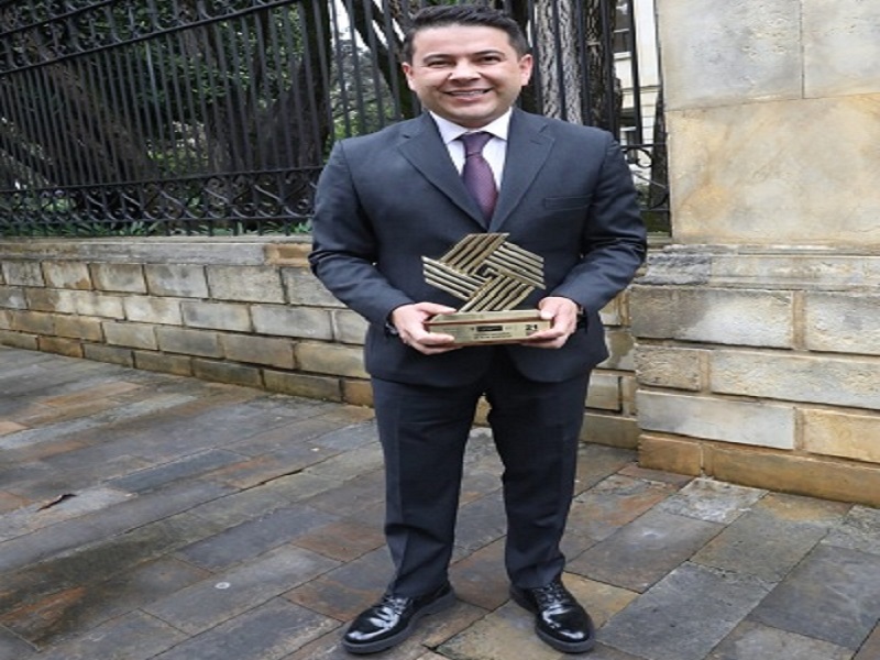 Nicolás García Bustos recibió el Premio Nacional Alta Gerencia en la categoría de Mejor Desempeño Institucional