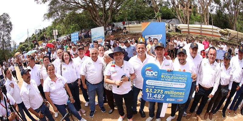 Imagen: Gobernador participa en la entrega de 100 viviendas en el municipio de El Colegio