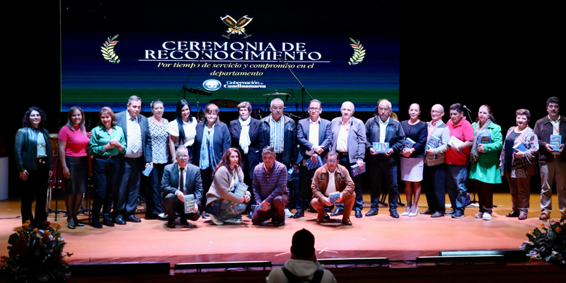 Merecido homenaje a los funcionarios con más tiempo al servicio de Cundinamarca

