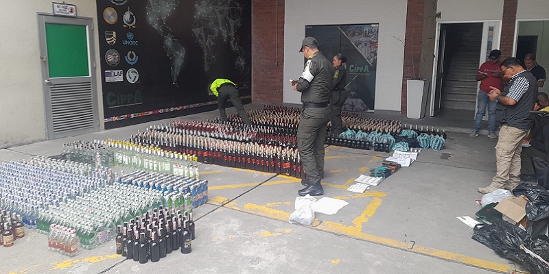Duro golpe a la distribución de licor adulterado evitó que 2.317 botellas llegaran a la calles