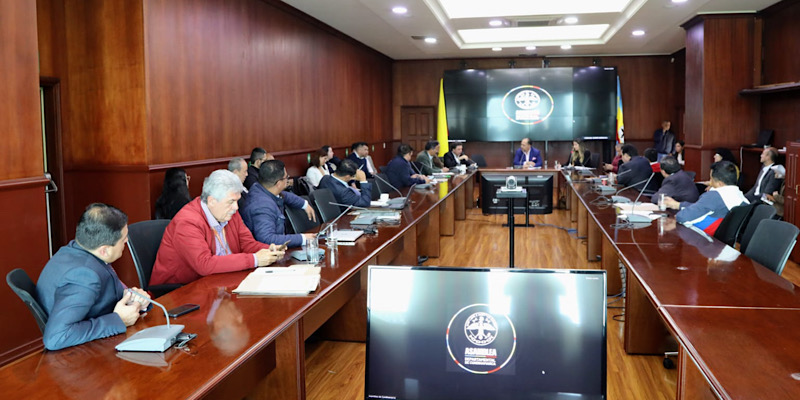 A sanción del Gobernador Nicolás García escala salarial de la Contraloría Departamental de Cundinamarca.